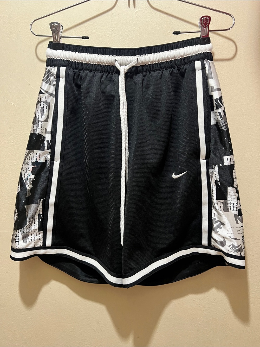🏀 Nike Dri-FIT DNA+ Basketball Shorts (Black/White)